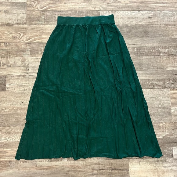 Green maxi skirt - Picture 1 of 4